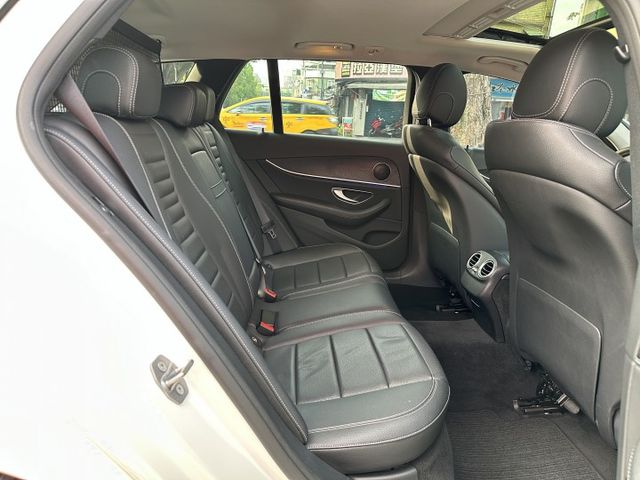 E200五門 總代理 數位儀表 天窗 雙電動椅 電動尾門 盲點偵測 Carplay 內容有詳細照片  第13張相片