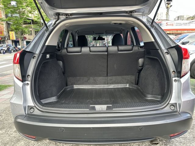小改款!VTI-S 換檔撥片 循跡防滑 LED日行燈 電子手剎車 Auto hold Auto感應頭燈 內容有詳細照片  第5張相片