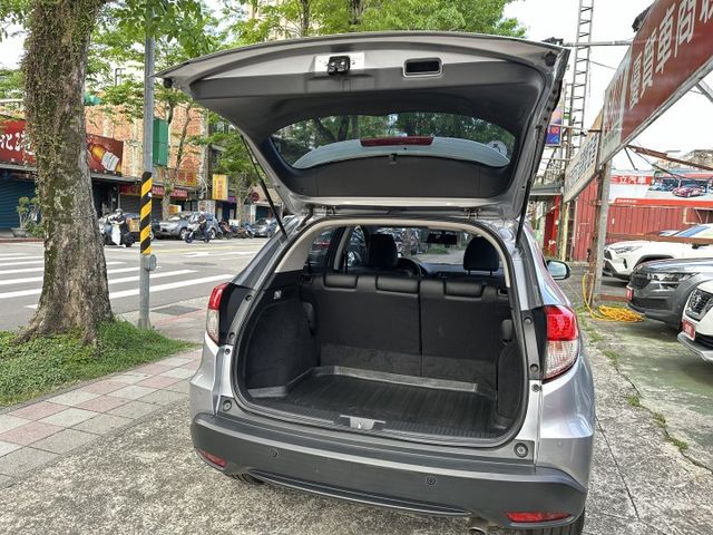 小改款!VTI-S 換檔撥片 循跡防滑 LED日行燈 電子手剎車 Auto hold Auto感應頭燈 內容有詳細照片  第6張相片