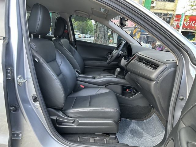 小改款!VTI-S 換檔撥片 循跡防滑 LED日行燈 電子手剎車 Auto hold Auto感應頭燈 內容有詳細照片  第12張相片