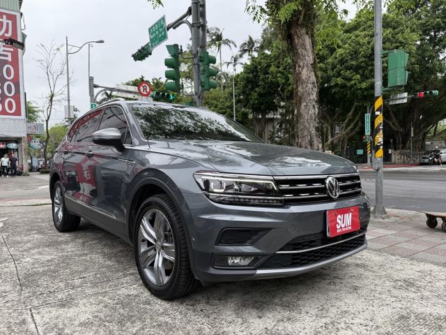 七人座 僅跑5萬公里 頂級 ACC 四輪傳動 盲點 環景 電尾門 極品跑少 可遇不可求  第2張相片