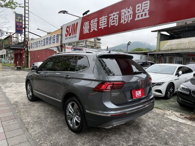 七人座 僅跑5萬公里 頂級 ACC 四輪傳動 盲點 環景 電尾門 極品跑少 可遇不可求  第4張相片