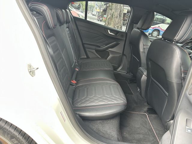 小改款Mk4.5 ST-Line Vignale 13.2吋車用影音 SYNC 4系統 僅跑八千! 與德同規 先搶先贏  第11張相片