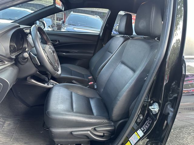 最頂級S版! 循跡防滑 7安 CarPlay i-key Auto感應頭燈 抬顯 全程原廠保養 稀有黑色 內容有詳細照片  第6張相片