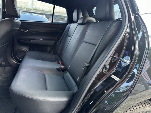 最頂級S版! 循跡防滑 7安 CarPlay i-key Auto感應頭燈 抬顯 全程原廠保養 稀有黑色 內容有詳細照片  第7張相片