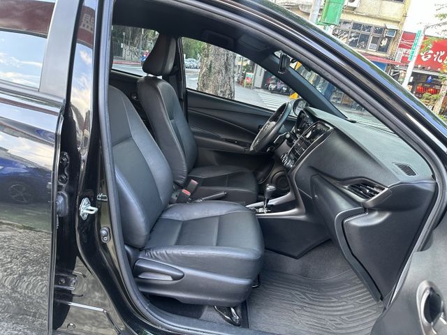 最頂級S版! 循跡防滑 7安 CarPlay i-key Auto感應頭燈 抬顯 全程原廠保養 稀有黑色 內容有詳細照片  第9張相片