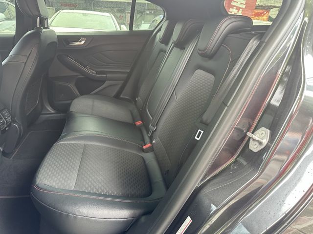 最頂級ST-line Acc跟車Lv.2 Hud抬頭顯示 CarPlay 後座出風口 盲點偵測 雙區恆溫 內容有詳細照片  第9張相片