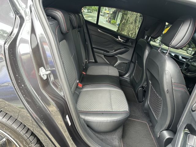 最頂級ST-line Acc跟車Lv.2 Hud抬頭顯示 CarPlay 後座出風口 盲點偵測 雙區恆溫 內容有詳細照片  第11張相片