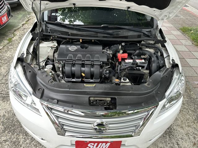 Auto感應頭燈 CarPlay 定速巡航 雙區恆溫 後座出風口 超大安卓主機 倒車顯影 全程原廠保養! 內容有詳細照片  第7張相片