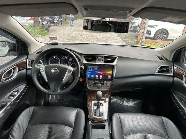 Auto感應頭燈 CarPlay 定速巡航 雙區恆溫 後座出風口 超大安卓主機 倒車顯影 全程原廠保養! 內容有詳細照片  第15張相片