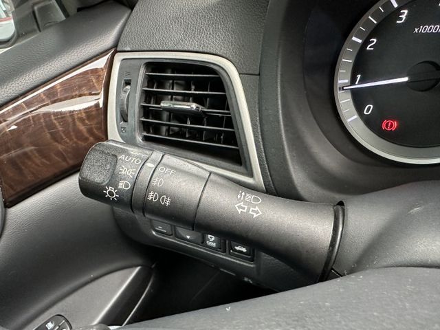Auto感應頭燈 CarPlay 定速巡航 雙區恆溫 後座出風口 超大安卓主機 倒車顯影 全程原廠保養! 內容有詳細照片  第18張相片