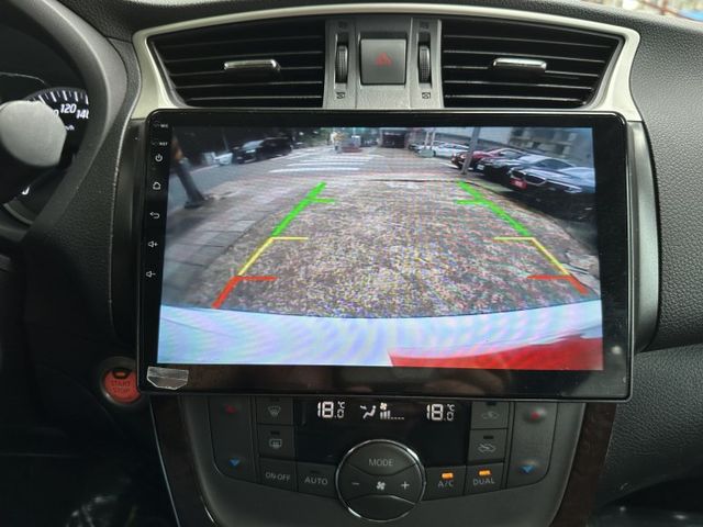 Auto感應頭燈 CarPlay 定速巡航 雙區恆溫 後座出風口 超大安卓主機 倒車顯影 全程原廠保養! 內容有詳細照片  第20張相片