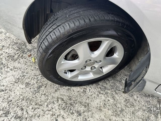Auto感應頭燈 HID頭燈 天窗 恆溫 電動摺疊後視鏡 胎壓偵測  ABS系統 一車傳三代系列代步車 內容有詳細照片!  第5張相片