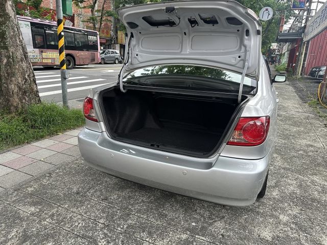 Auto感應頭燈 HID頭燈 天窗 恆溫 電動摺疊後視鏡 胎壓偵測  ABS系統 一車傳三代系列代步車 內容有詳細照片!  第8張相片