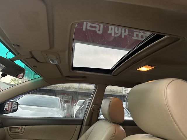 Auto感應頭燈 HID頭燈 天窗 恆溫 電動摺疊後視鏡 胎壓偵測  ABS系統 一車傳三代系列代步車 內容有詳細照片!  第11張相片