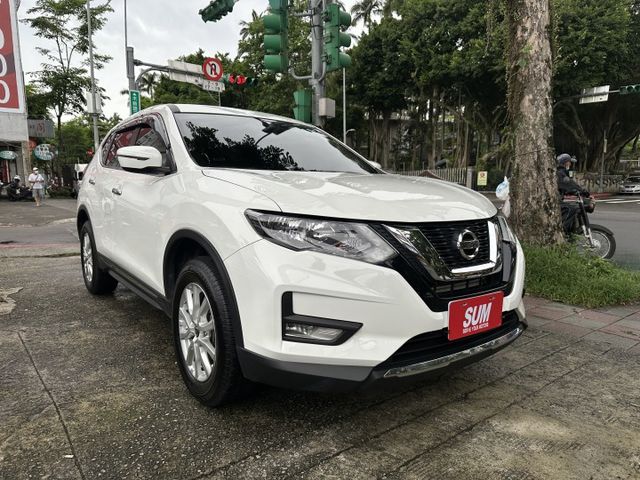 日行燈 7安 循跡防滑 雙區恆溫 後座出風口  Auto感應頭燈 全程原廠保養 僅跑三萬! 後座64分離 內有多張照片  第2張相片