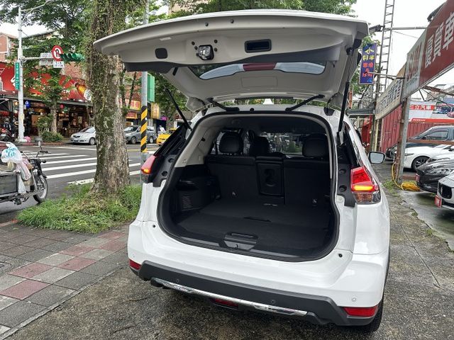 日行燈 7安 循跡防滑 雙區恆溫 後座出風口  Auto感應頭燈 全程原廠保養 僅跑三萬! 後座64分離 內有多張照片  第7張相片