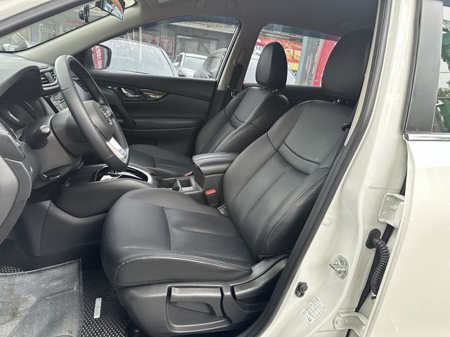 日行燈 7安 循跡防滑 雙區恆溫 後座出風口  Auto感應頭燈 全程原廠保養 僅跑三萬! 後座64分離 內有多張照片  第10張相片