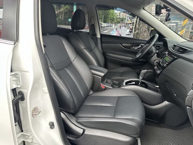 日行燈 7安 循跡防滑 雙區恆溫 後座出風口  Auto感應頭燈 全程原廠保養 僅跑三萬! 後座64分離 內有多張照片  第14張相片