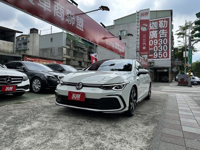 僅跑3萬 全車犀牛皮 抬頭顯示器 HK音響 數位觸控方向盤 R-line外觀套件 Travel Assist 輔助駕駛  第1張相片