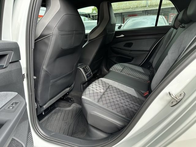 僅跑3萬 全車犀牛皮 抬頭顯示器 HK音響 數位觸控方向盤 R-line外觀套件 Travel Assist 輔助駕駛  第8張相片
