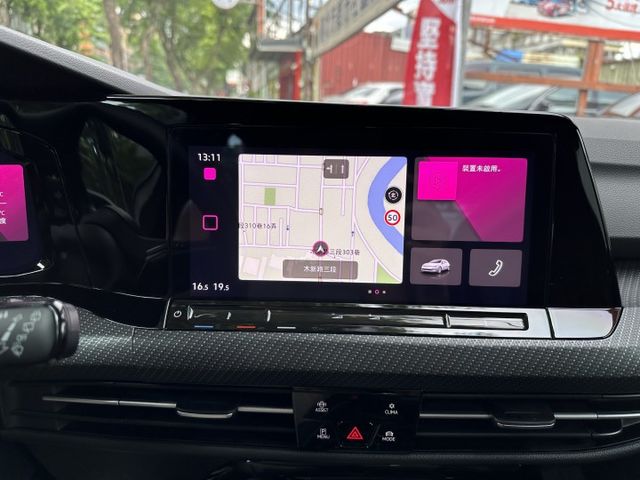 僅跑3萬 全車犀牛皮 抬頭顯示器 HK音響 數位觸控方向盤 R-line外觀套件 Travel Assist 輔助駕駛  第12張相片