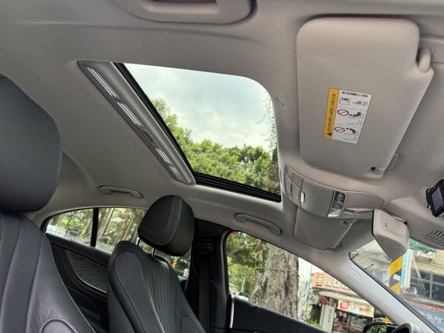 19年 新車400萬 2.0輕油電 299匹馬力 AMG GT63套件 總代理  省油省稅又會跑 6秒100  第15張相片