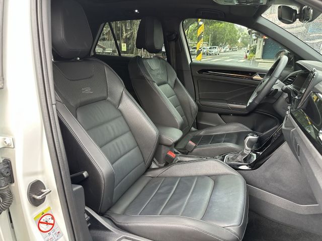 新車保固中 RLine performance 專屬R套件 小改款 超級滿配  第13張相片