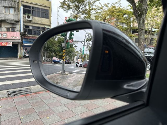 新車保固中 RLine performance 專屬R套件 小改款 超級滿配  第15張相片