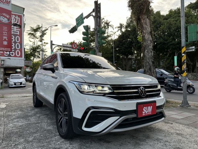 小改款 七人座 最頂級 原廠保固至2027/12/24 原廠大保養已做有功單 全車原鈑件 保證超值  第2張相片