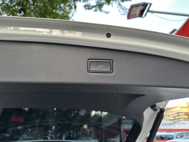 小改款 七人座 最頂級 原廠保固至2027/12/24 原廠大保養已做有功單 全車原鈑件 保證超值  第7張相片