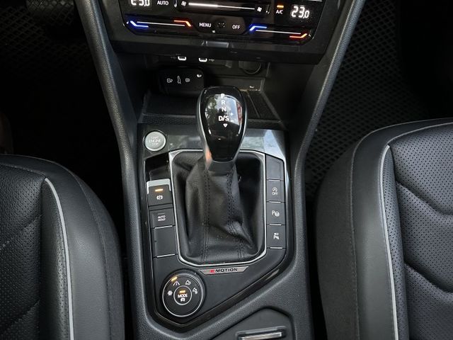 小改款 七人座 最頂級 原廠保固至2027/12/24 原廠大保養已做有功單 全車原鈑件 保證超值  第9張相片