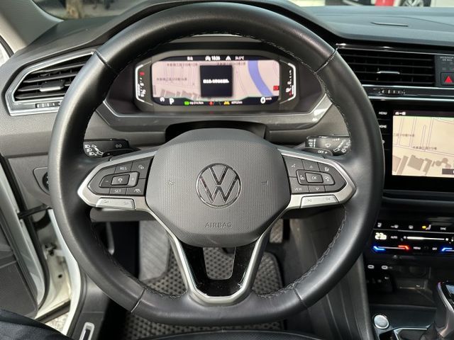 小改款 七人座 最頂級 原廠保固至2027/12/24 原廠大保養已做有功單 全車原鈑件 保證超值  第11張相片