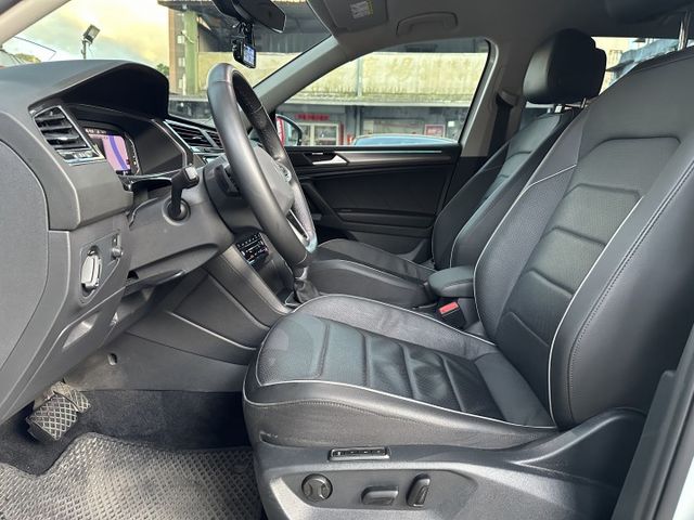 小改款 七人座 最頂級 原廠保固至2027/12/24 原廠大保養已做有功單 全車原鈑件 保證超值  第12張相片