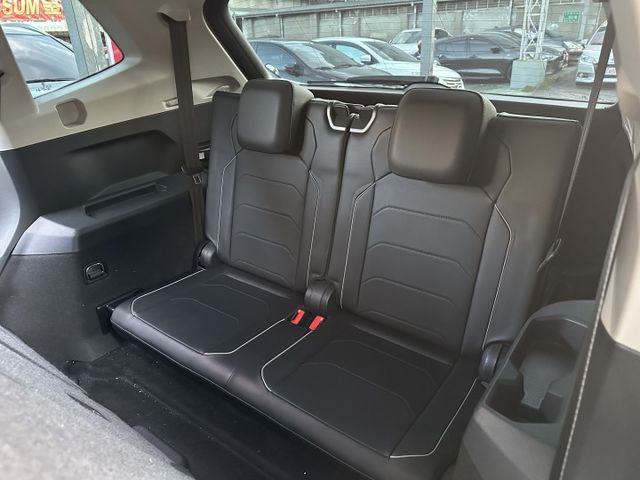 小改款 七人座 最頂級 原廠保固至2027/12/24 原廠大保養已做有功單 全車原鈑件 保證超值  第14張相片