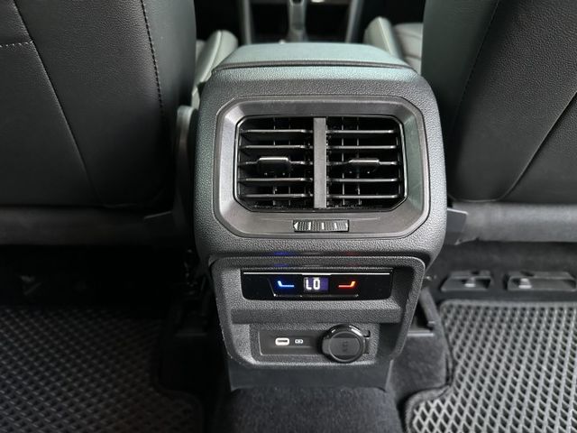 小改款 七人座 最頂級 原廠保固至2027/12/24 原廠大保養已做有功單 全車原鈑件 保證超值  第15張相片