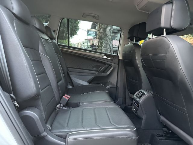 小改款 七人座 最頂級 原廠保固至2027/12/24 原廠大保養已做有功單 全車原鈑件 保證超值  第17張相片