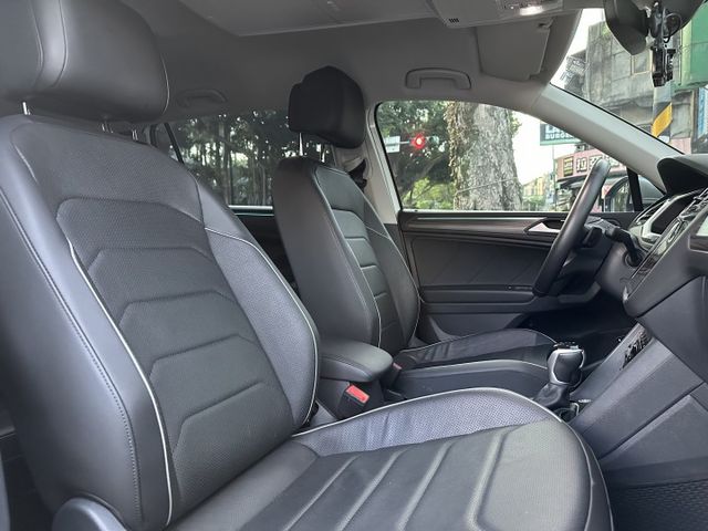 小改款 七人座 最頂級 原廠保固至2027/12/24 原廠大保養已做有功單 全車原鈑件 保證超值  第18張相片