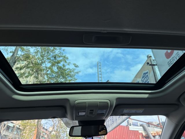 頂級! 天窗 I-KEY HUD抬顯 盲點偵測 雙區恆溫 循跡防滑 Auto感應頭燈 內容有詳細照片  第13張相片