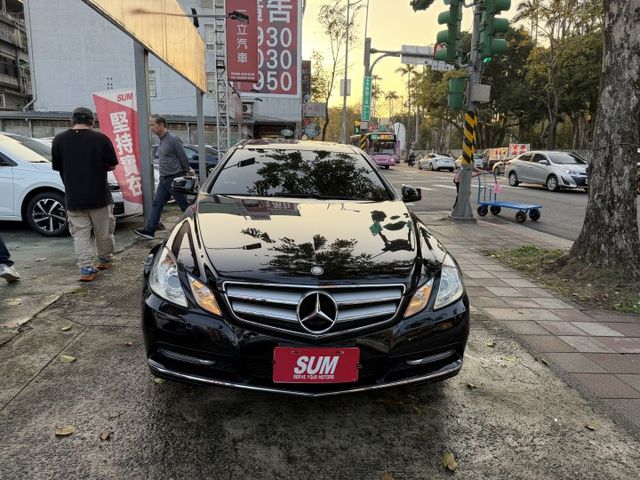 E250 COUPE 1.8 雙門 全景天窗 HID大燈 新車價309萬 僅跑10萬公里 內容有詳細照片  第2張相片