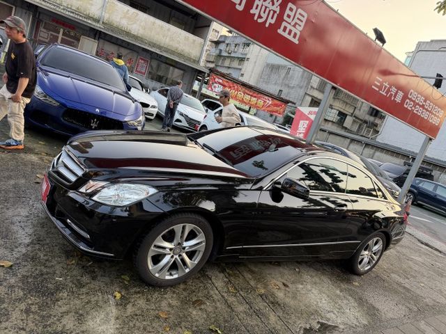 E250 COUPE 1.8 雙門 全景天窗 HID大燈 新車價309萬 僅跑10萬公里 內容有詳細照片  第3張相片