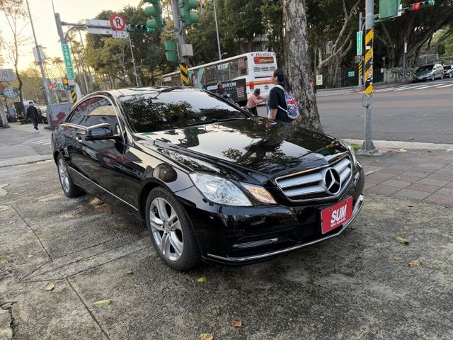E250 COUPE 1.8 雙門 全景天窗 HID大燈 新車價309萬 僅跑10萬公里 內容有詳細照片  第4張相片