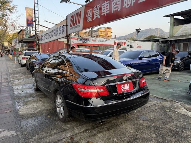 E250 COUPE 1.8 雙門 全景天窗 HID大燈 新車價309萬 僅跑10萬公里 內容有詳細照片  第6張相片