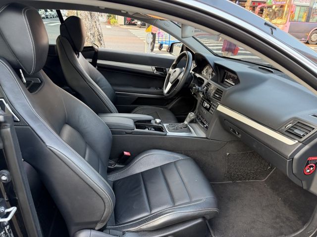 E250 COUPE 1.8 雙門 全景天窗 HID大燈 新車價309萬 僅跑10萬公里 內容有詳細照片  第12張相片