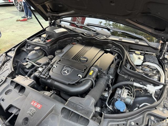 E250 COUPE 1.8 雙門 全景天窗 HID大燈 新車價309萬 僅跑10萬公里 內容有詳細照片  第14張相片