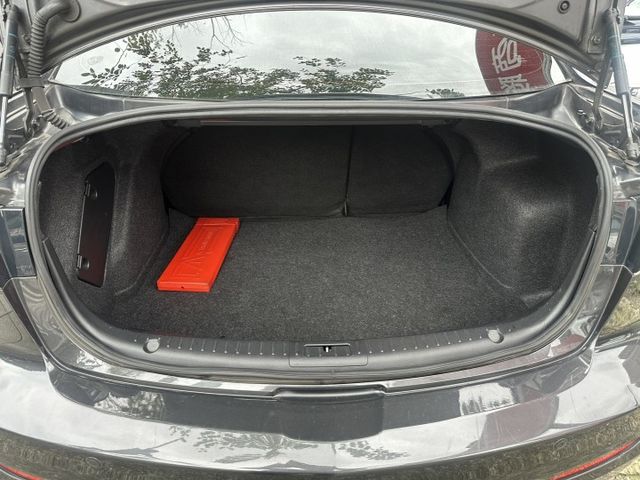 定速 恆溫 IKEY 天窗 HID 冷氣冷 底盤安靜 代步車好選擇  第5張相片