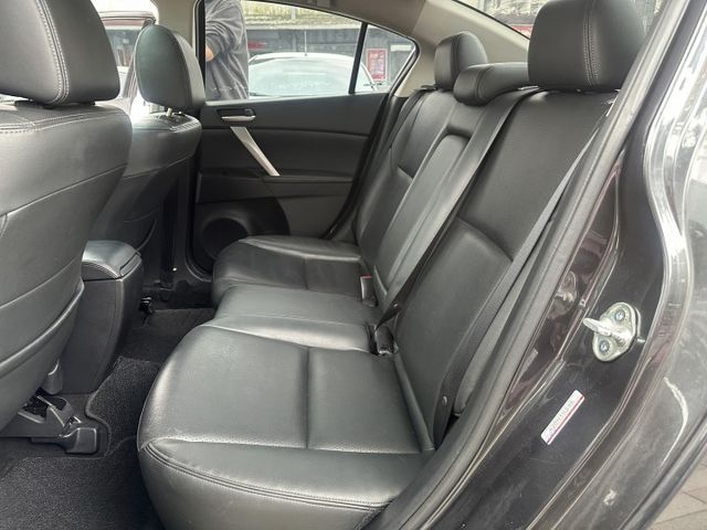 定速 恆溫 IKEY 天窗 HID 冷氣冷 底盤安靜 代步車好選擇  第9張相片