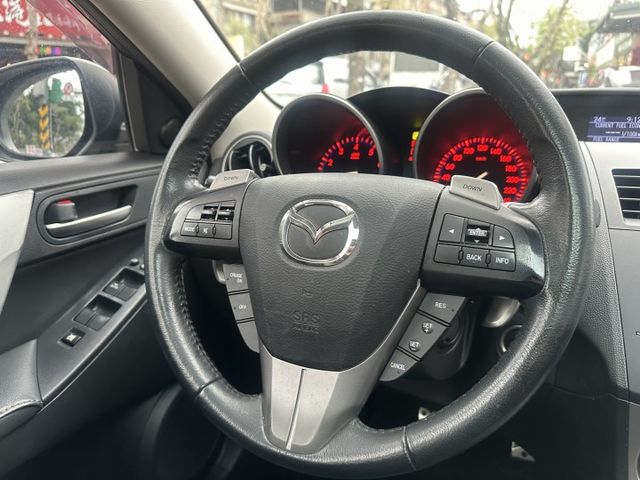 定速 恆溫 IKEY 天窗 HID 冷氣冷 底盤安靜 代步車好選擇  第14張相片