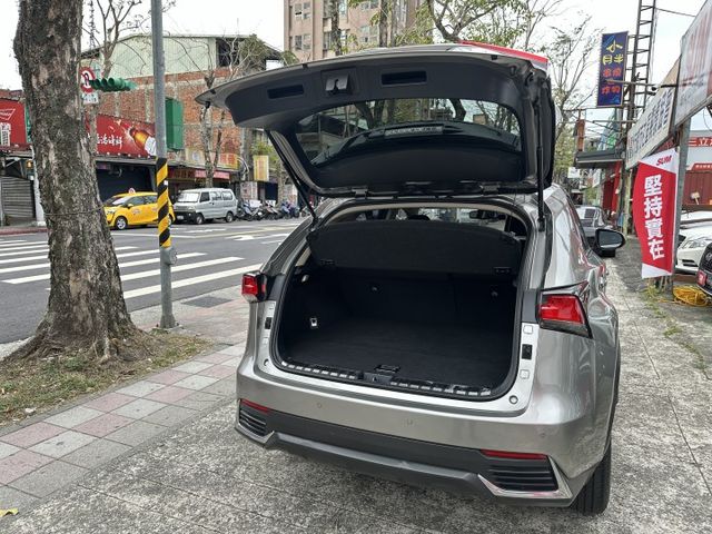 菁英版僅跑五萬! ACC跟車 I-KEY 冷熱座椅 後座出風口 內容有詳細照片  第6張相片