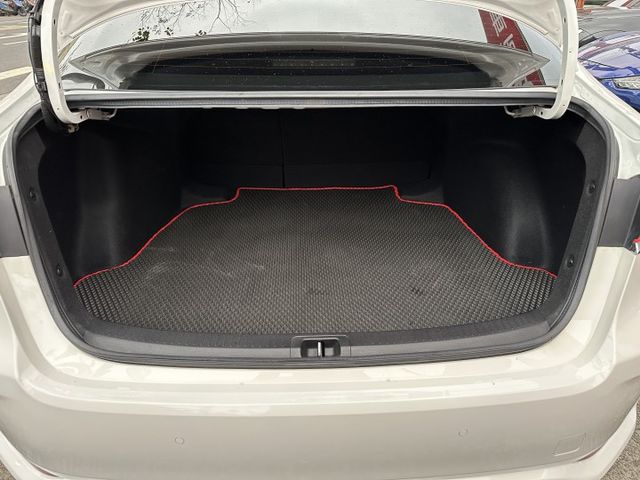 旗艦款! 數位儀表 盲點偵測 ACC跟車 原鈑件原廠保養 內容有詳細照片  第7張相片